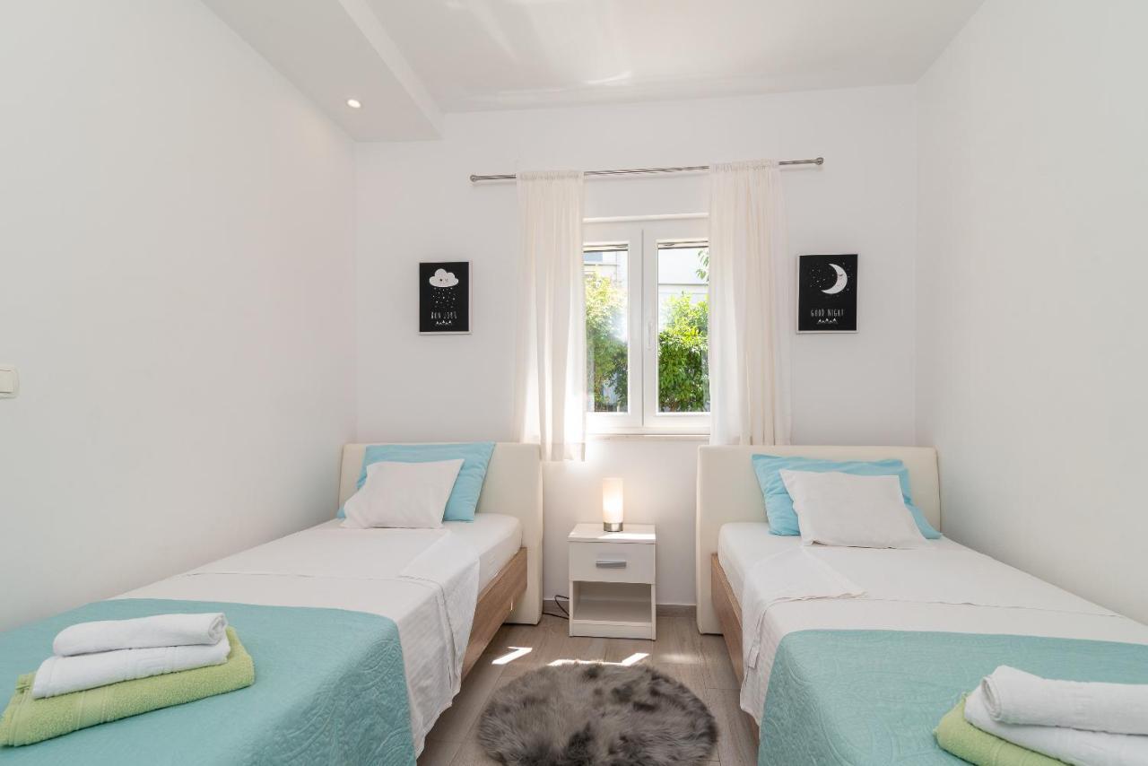 Apartment Ela Trogir Bagian luar foto