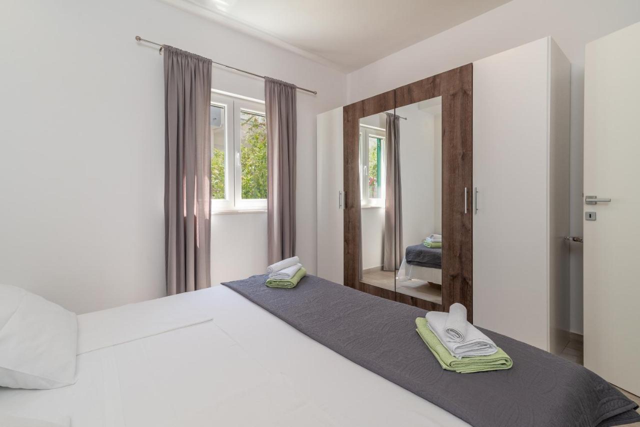 Apartment Ela Trogir Bagian luar foto