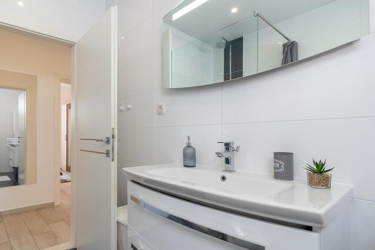 Apartment Ela Trogir Bagian luar foto