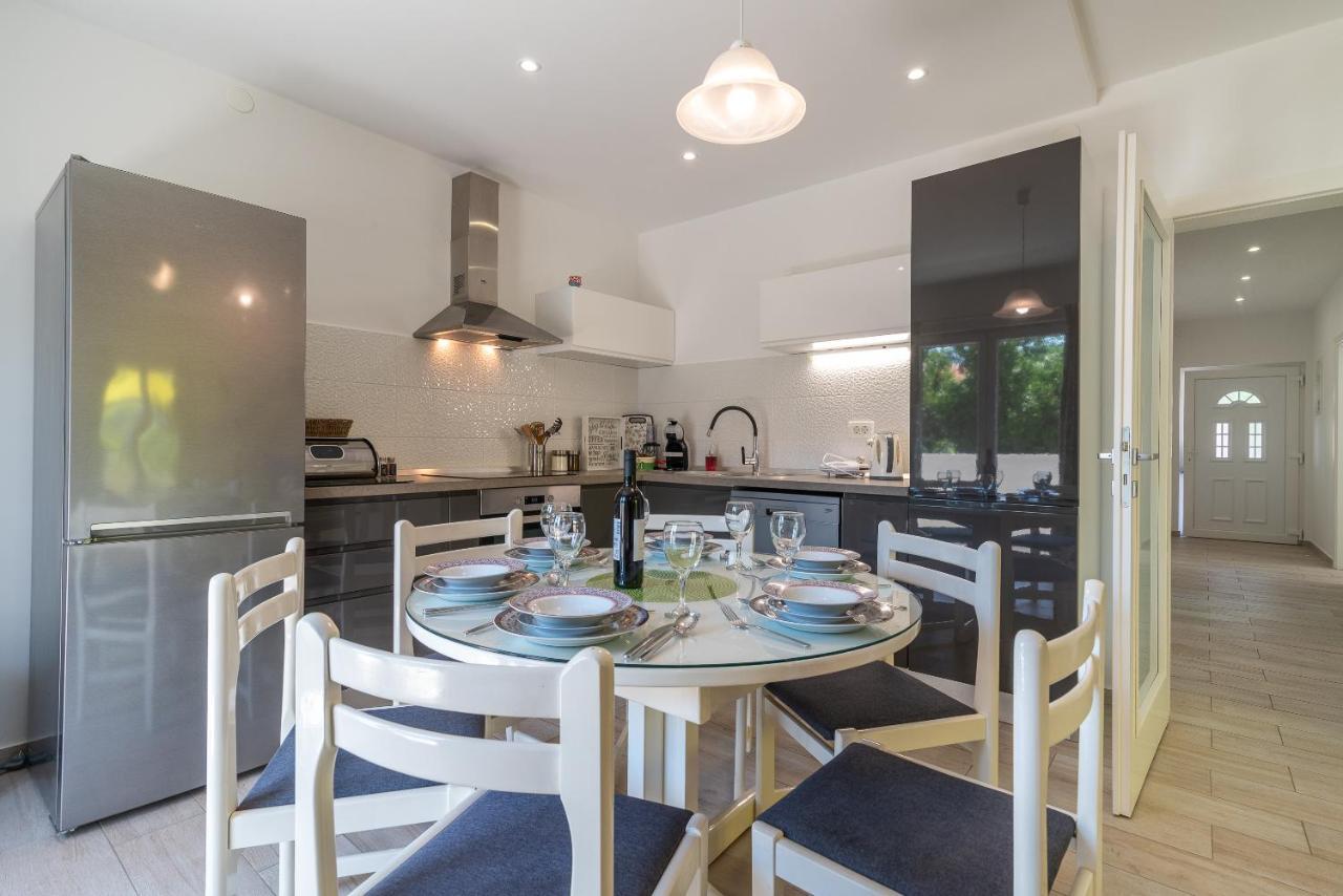 Apartment Ela Trogir Bagian luar foto